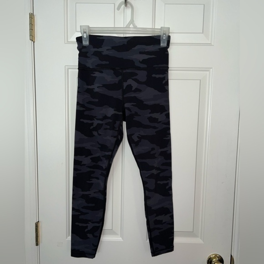Athleta SALUTATION stash pocket II 7/8 tight Leggings, Black, Small